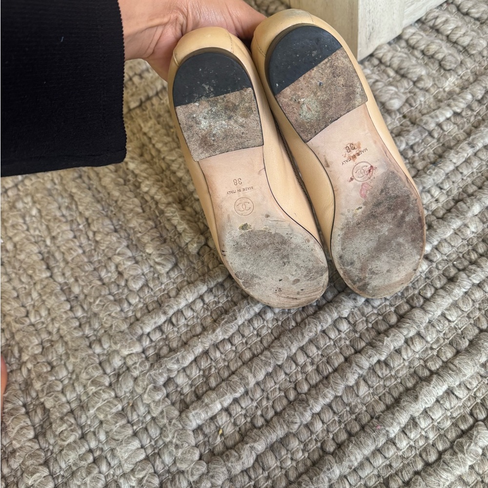 CHANEL Two-Tone Beige and Black Flats - Picture 7 of 8